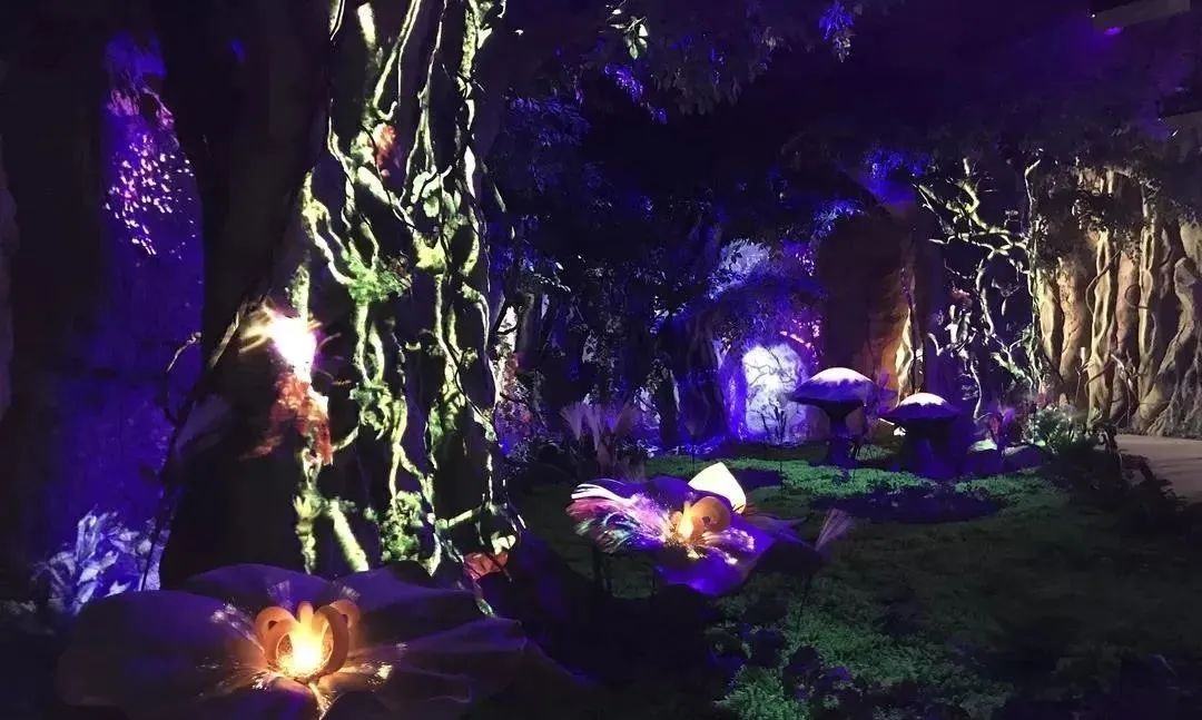 还在跟风摆地摊?你可知道“夜游经济”也很有搞头?!
