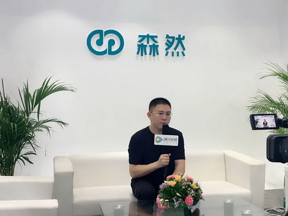 森然品牌代言人小阿七亲临广州展现场，火热气氛爆棚!