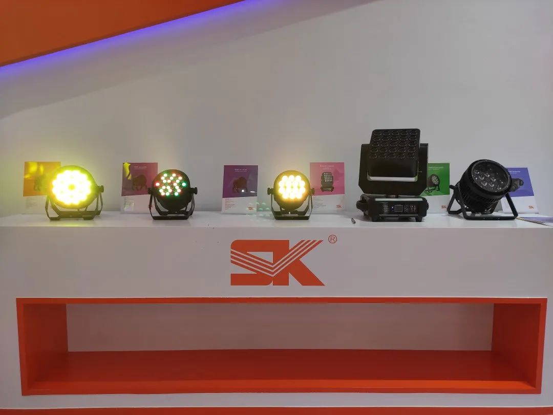 40款舞台灯闪耀登场!铂锐兄弟品牌SK舞台灯强势出击广州展