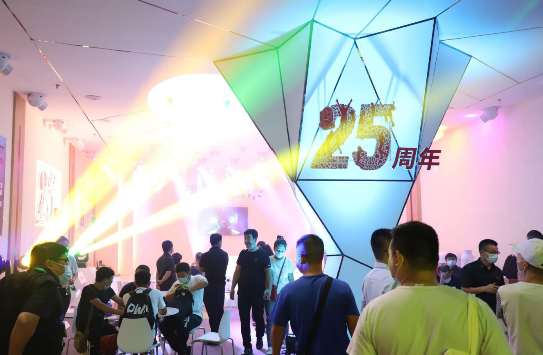 智能进化，共赢未来 | 夜太阳再次推动舞台灯光民用化进程发展!