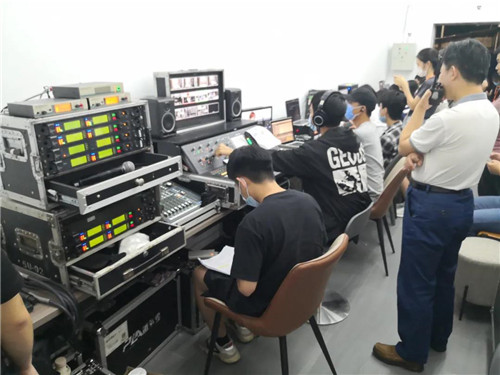 孙俪空降欧派“8.8安家包办节”！PLA谱莱声倾心打造直播现场！