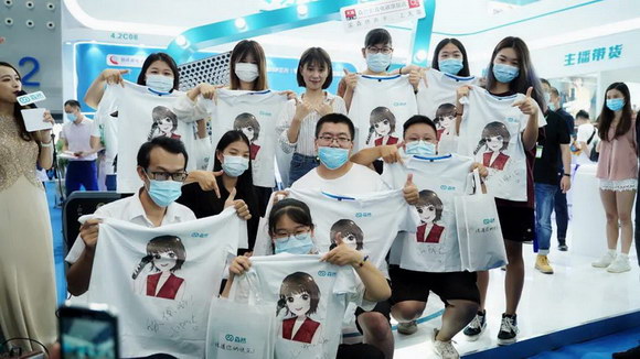 森然品牌代言人小阿七亲临广州展现场，火热气氛爆棚!