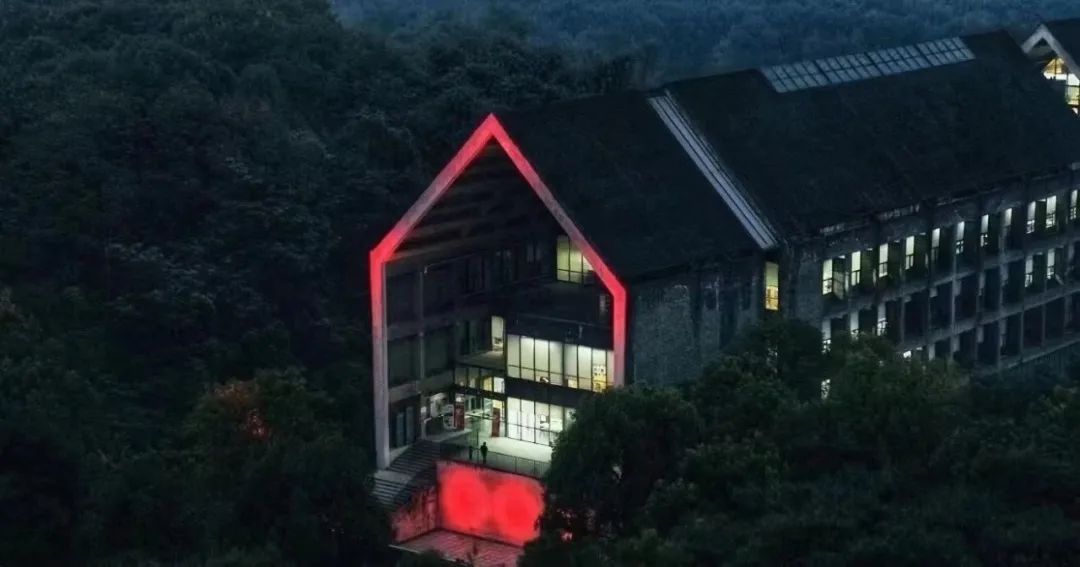 这可能是十月份最好看的一场灯光秀!