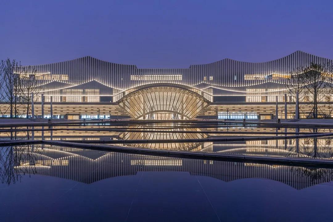 长沙国际会议中心：线条美感十足的背后，灯光起到了何种作用？