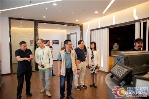 中国照明学会舞台电影电视照明专业委员会专家莅临升龙灯光调研