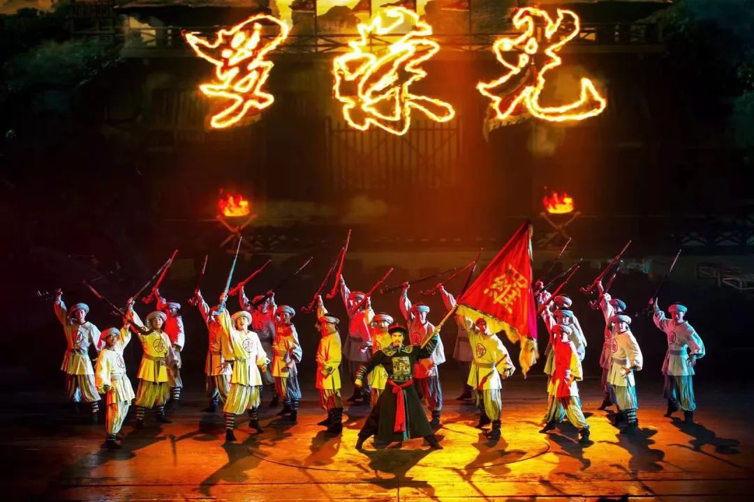 张家界千年民俗大戏《魅力湘西》牛年首演-筑梦灯光带你体验神秘湘西！