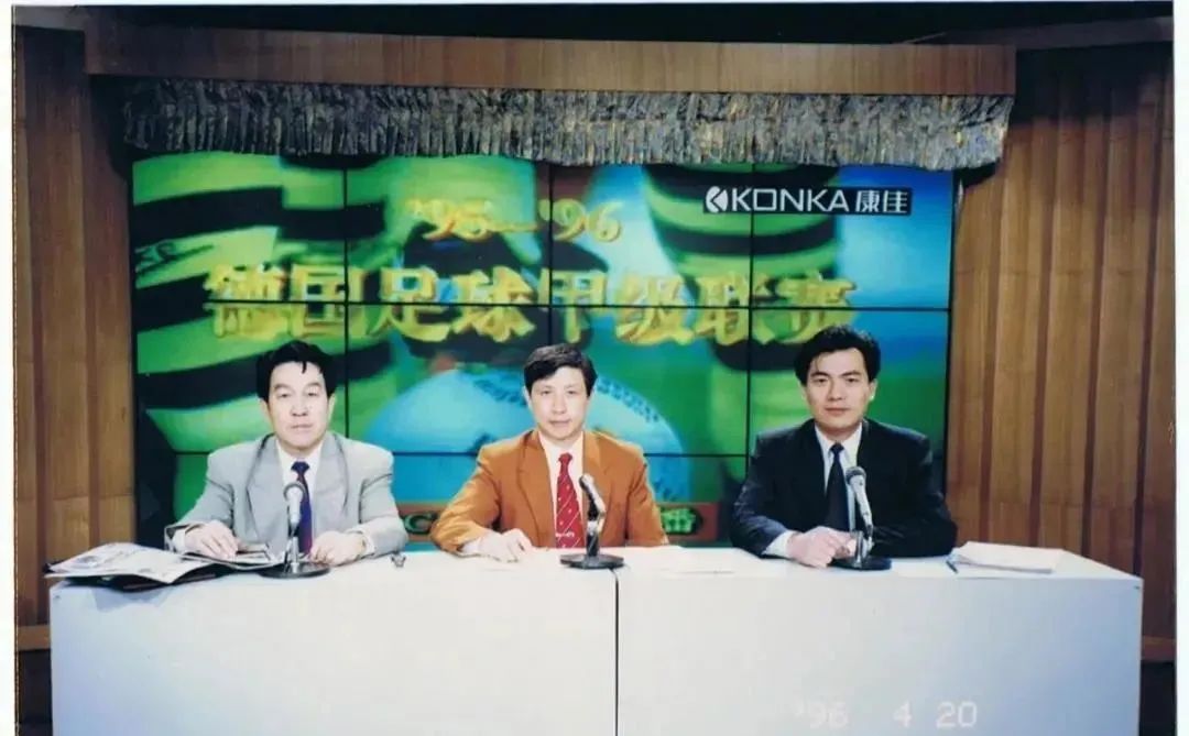 ESPN演播室惊险一幕！解说员险被显示屏砸伤！