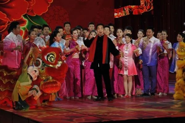 2021牛年春晚倒计时，舞美设计剧透来了！历年春晚舞台大盘点