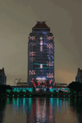 400台灯光肆意绽放！厦大百年校庆灯光秀惊艳朋友圈