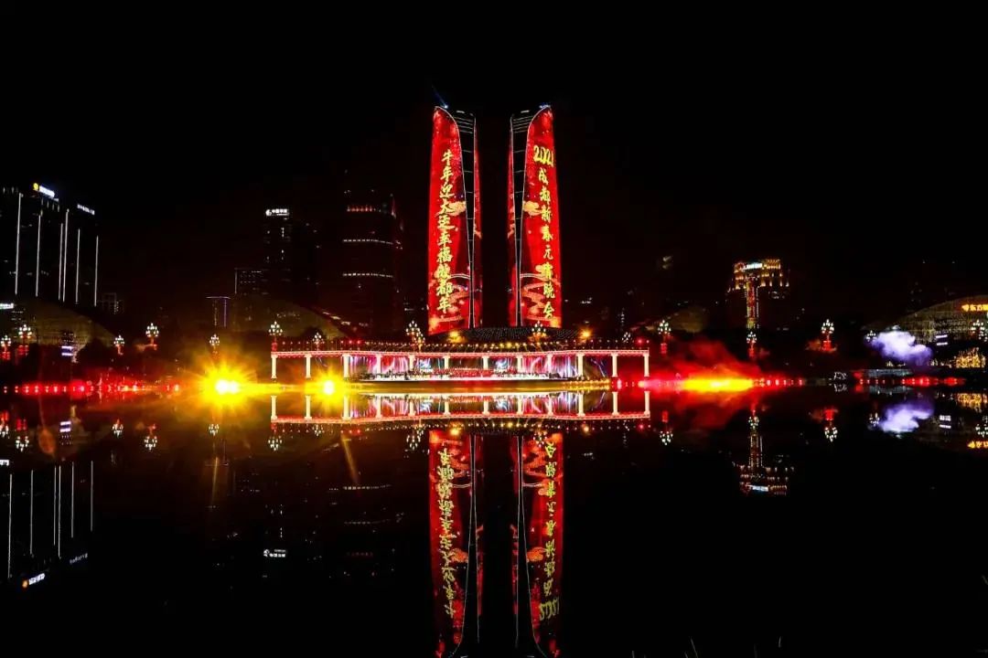 218米的成都双子塔“声光电”全方位上演大型沉浸式灯光秀！