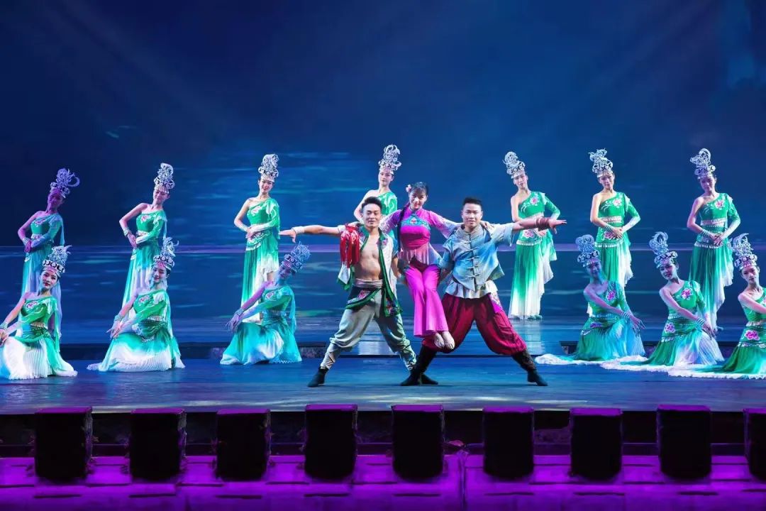 张家界千年民俗大戏《魅力湘西》牛年首演-筑梦灯光带你体验神秘湘西！