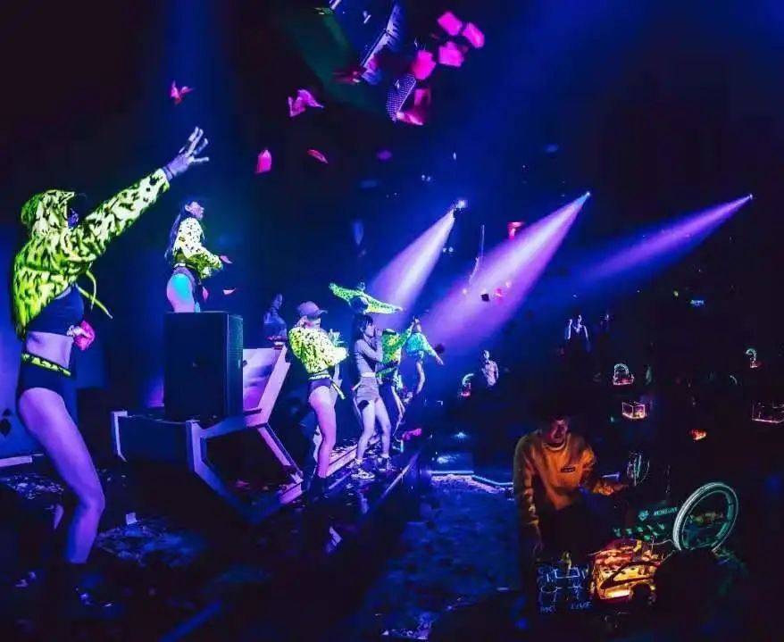 MORE LIVE CLUB：动听夜色，酒吧音频方案分享