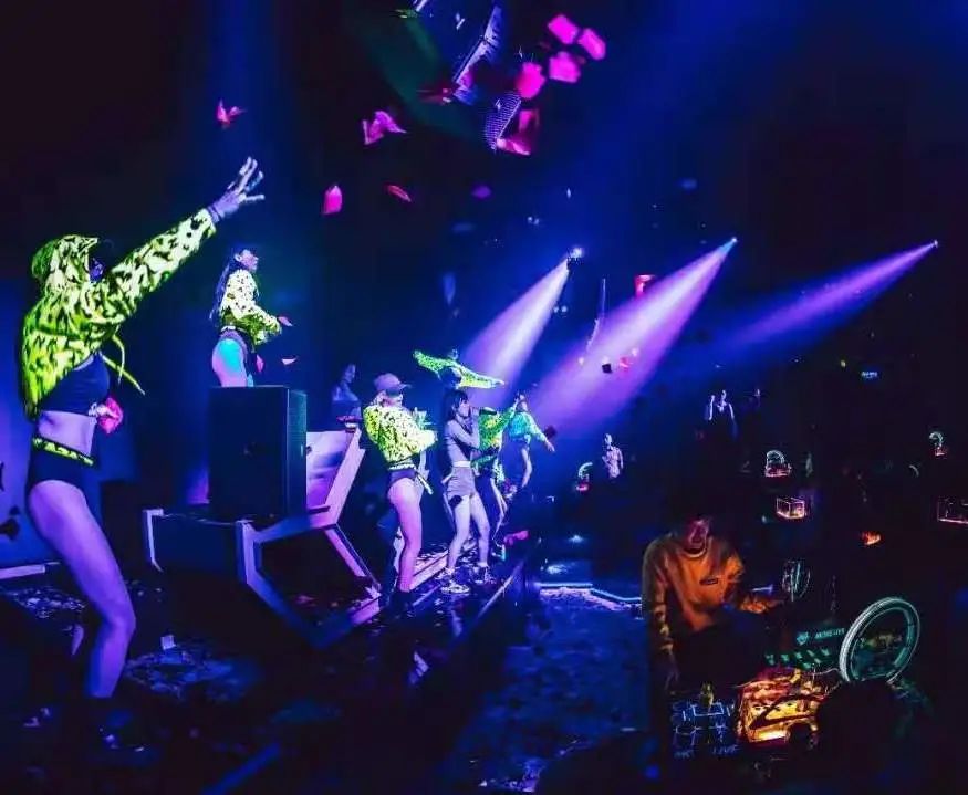 MORE LIVE CLUB：动听夜色，酒吧音频方案分享