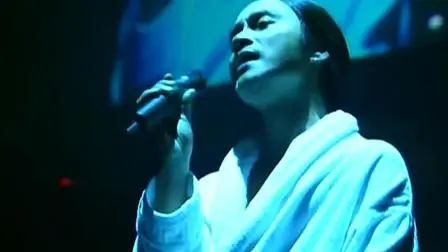 怀念张国荣，怀念2000年那场演唱会颠覆性的舞美……