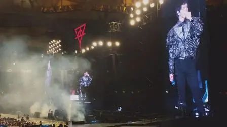 怀念张国荣，怀念2000年那场演唱会颠覆性的舞美……