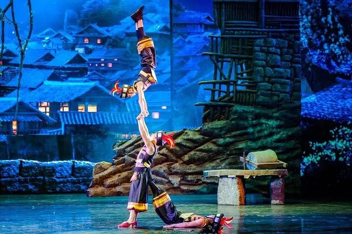 张家界千年民俗大戏《魅力湘西》牛年首演-筑梦灯光带你体验神秘湘西！