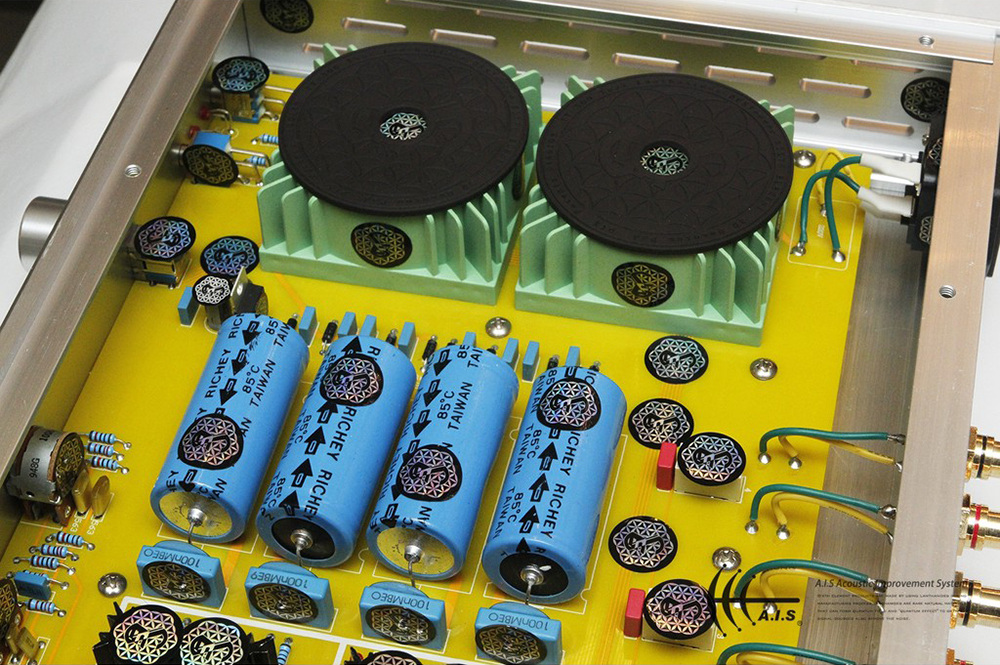 量子貼片貼好、貼滿 Sixth-Element PRE-6610Q 前級擴大機