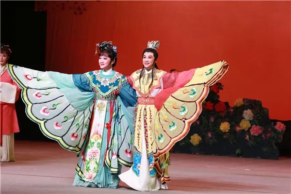 跨越半个世纪的越剧《梁祝》，00后为什么也爱看？