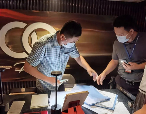 酒吧私自开业被罚！答应我：听从安排，千万别顶风作案
