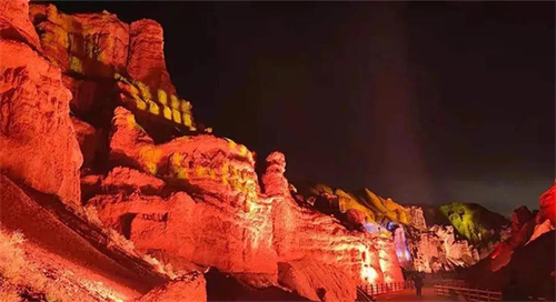 震撼！沉浸式梦幻山谷光影演绎《阿兰拉格达》
