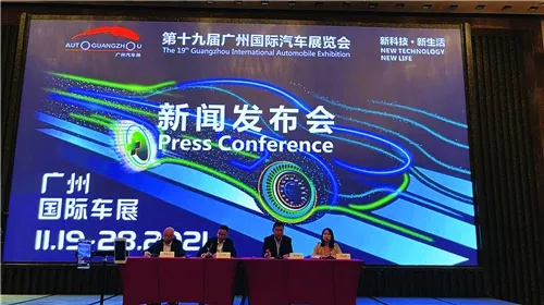 广州车展人气爆棚！快来看豪车闪亮“灯”场~
