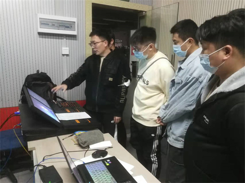 干货！丁丁师生实战灯光控制台的热备份