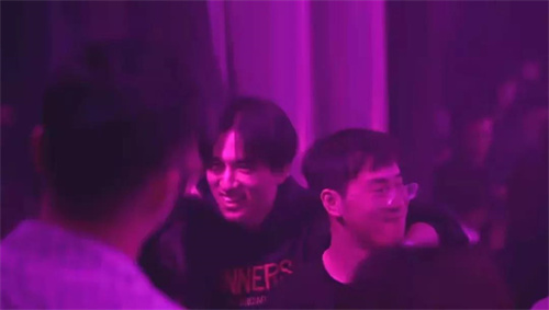 牧德数控吊机在GRNDCNTRL酒吧演绎的动感夜生活