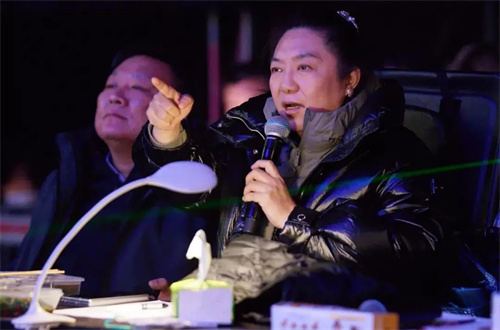 戏剧+秀场！这场舞台剧式的发布会着实“大胆”