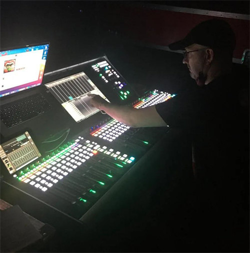 来自基于 Solid State Logic Live L200 调音台的声音