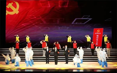 《滚烫的年华》首演，彩熠致敬抗疫英雄！