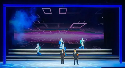 《滚烫的年华》首演，彩熠致敬抗疫英雄！