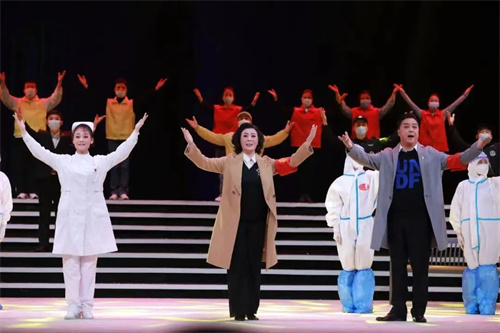 《滚烫的年华》首演，彩熠致敬抗疫英雄！