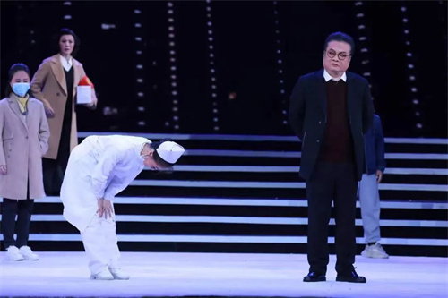 《滚烫的年华》首演，彩熠致敬抗疫英雄！