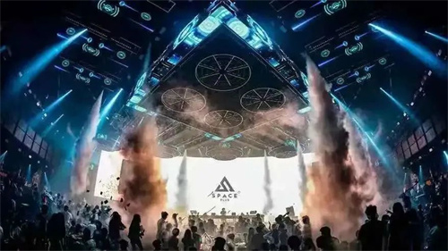 多起事故！现场起火，歌迷仓皇四散…光鲜的舞台为何危险重重？