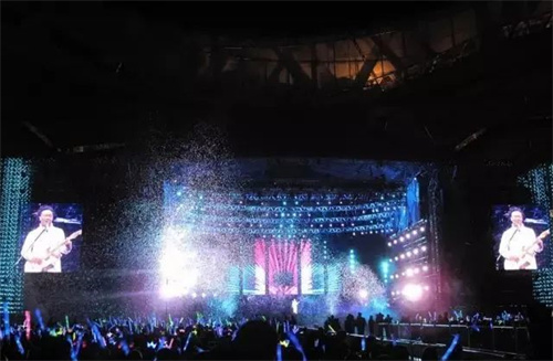 港媒称陈奕迅暂定18场演唱会！他的神级舞台，你看过几个？