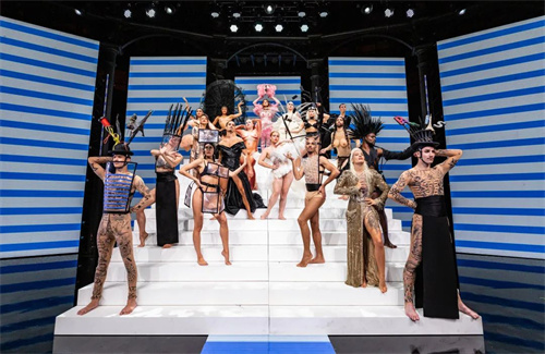 d&b让 Jean Paul Gaultier 时装秀和音乐剧爆炸性结合