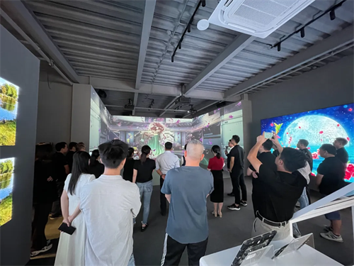 智慧科技展厅启幕，显仕科技踏上全域专业显示新征程