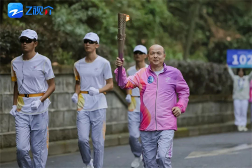 荣耀！杭州亚残运会火炬传递第102棒火炬手来自迪士普！