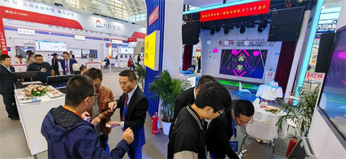 行业内卷 突围利剑 ——宝业恒新品亮相中国教育展