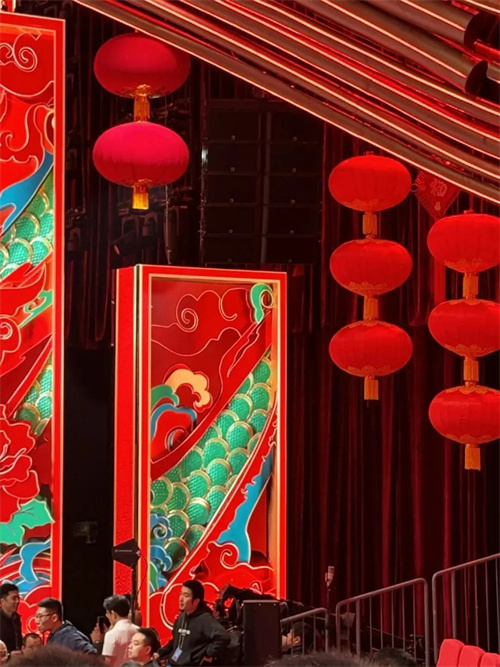 揭秘！央视春晚花式“整活”，没想到幕后比台前更精彩