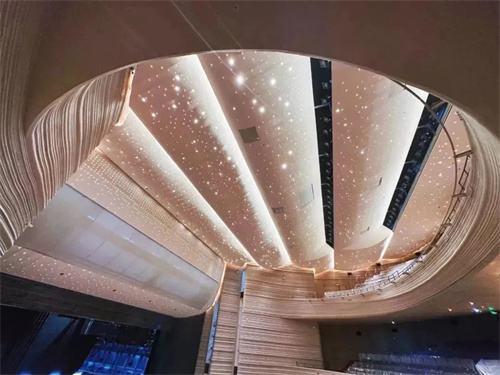 北外滩友邦大剧院 | 虹口区目前唯一座大型专业剧场，北外滩文艺新名片