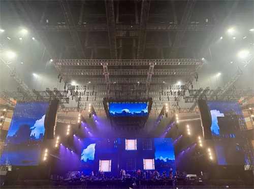 舞美扩声燃爆全场！“情歌教父”周传雄演唱会震撼揭秘！