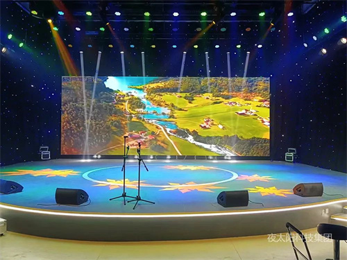 夜太阳集团助力打造新疆巴里坤县融媒体中心译制中心演播厅