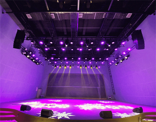夜太阳集团助力打造新疆巴里坤县融媒体中心译制中心演播厅