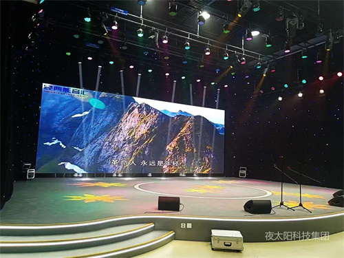 夜太阳集团助力打造新疆巴里坤县融媒体中心译制中心演播厅