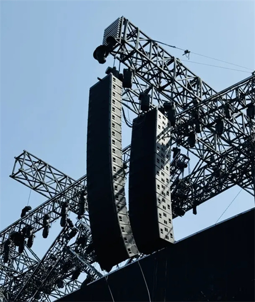 音乐绝美共舞，燃爆现场！张杰2024巡回演唱会有何创新突破？