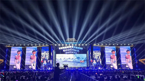 升龙灯光梦幻绽放，万人共度 “永修柘林山泉群星演唱会” 璀璨夜晚