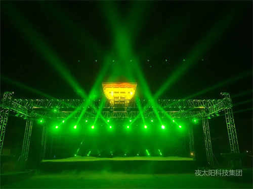 夜太阳助力图木舒克舞台，月照边疆华彩绽