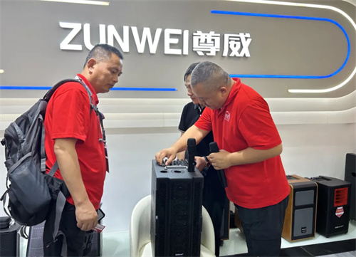 慧聪牵手考察团深入厂家 | 厂商紧密联动 开创无限商机