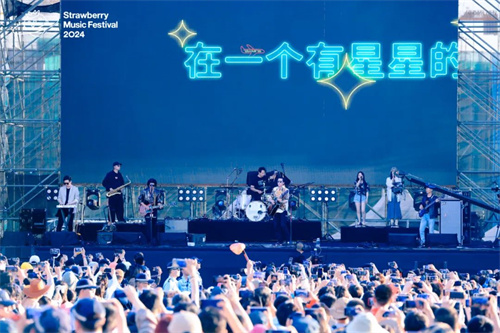 睿铭声光助力乌鲁木齐草莓音乐节音浪翻滚、席卷新疆！